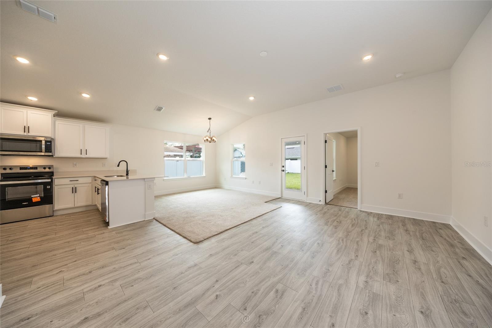 19 Sedgefield Path S Property Photo 8