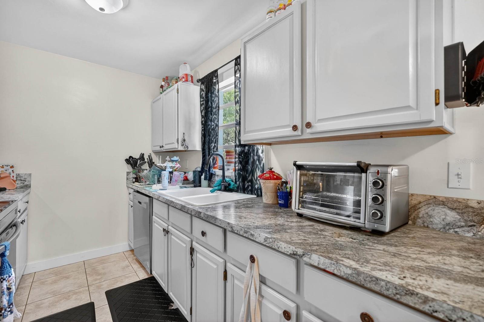 1500 Primrose Ln Property Photo 6