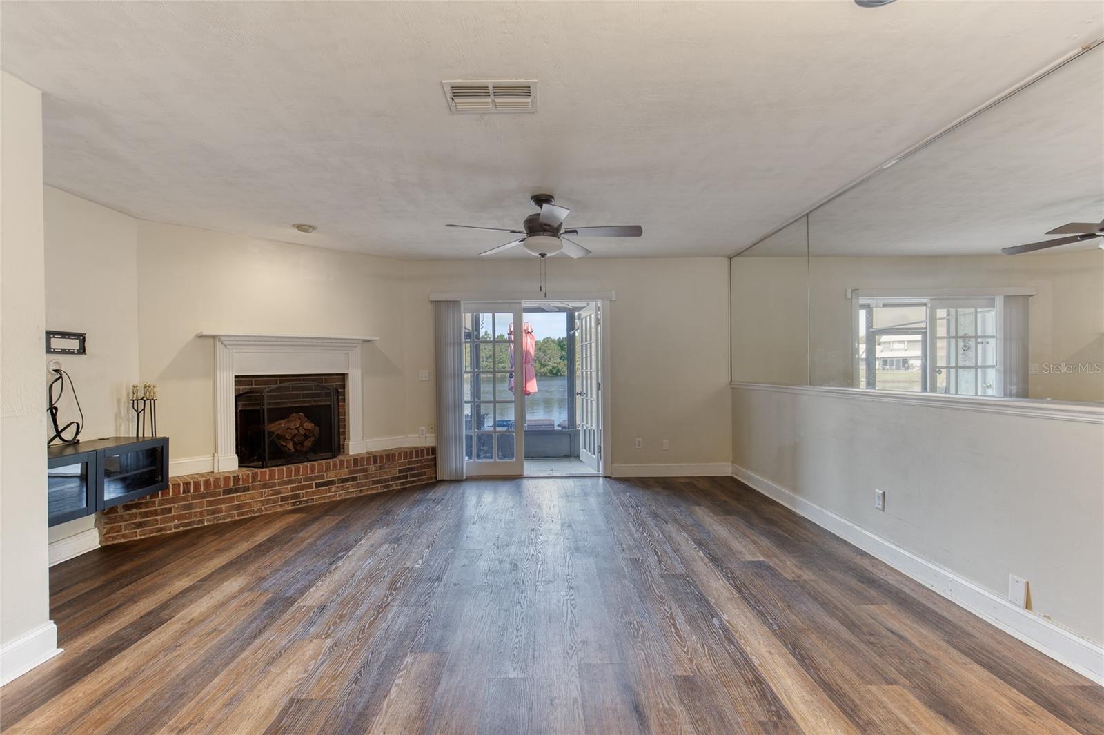 210 Lemon Tree Ln #9 Property Photo 6