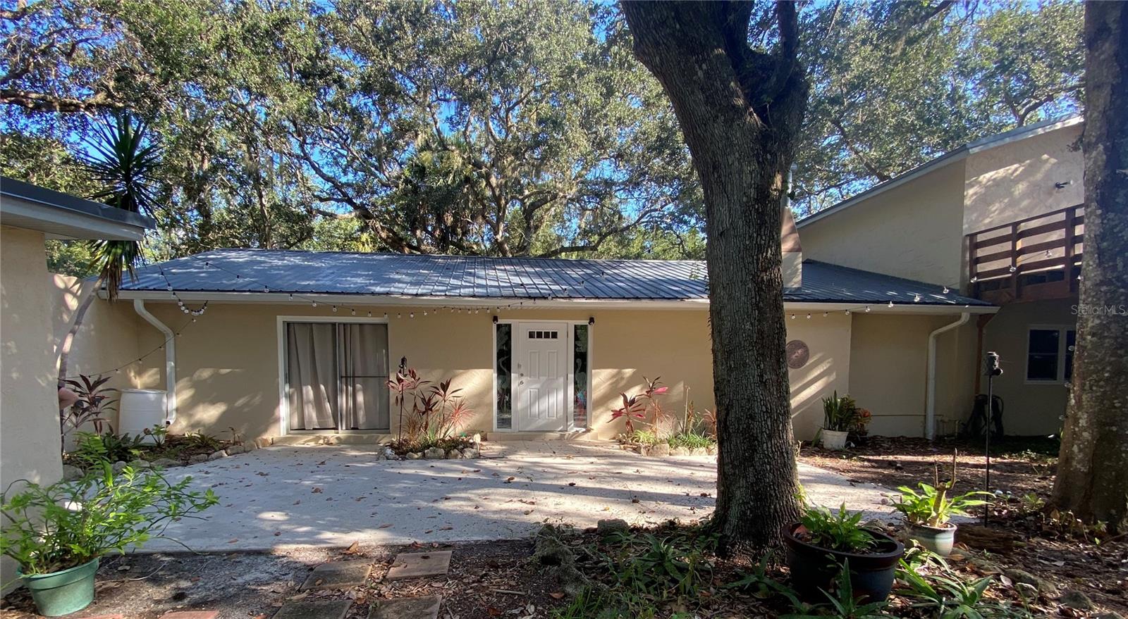 3 Elizabeth Dr E Property Photo 1