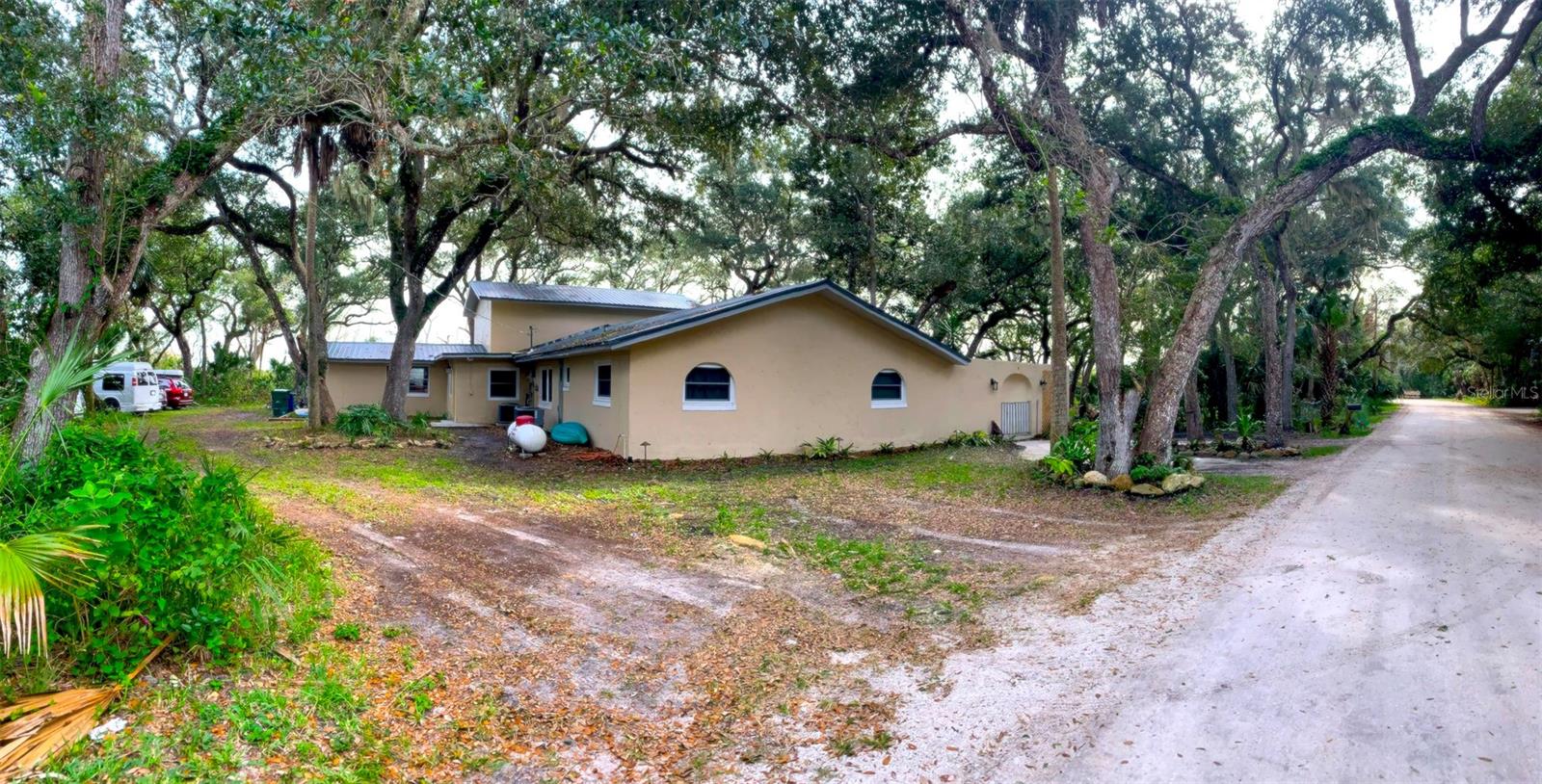 3 Elizabeth Dr E Property Photo 3