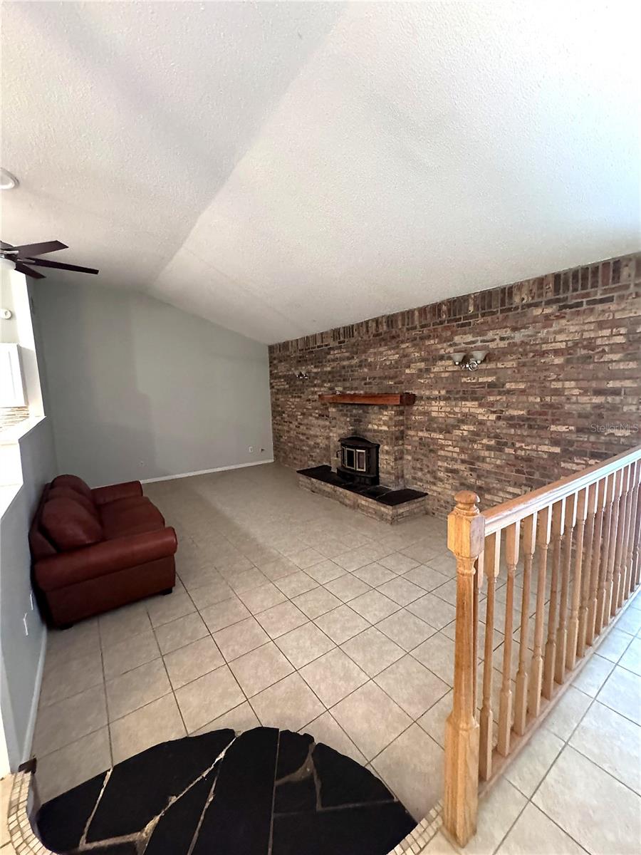 3 Elizabeth Dr E Property Photo 4