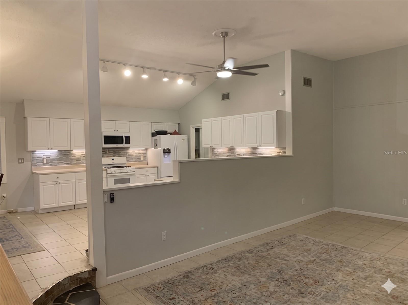 3 Elizabeth Dr E Property Photo 6