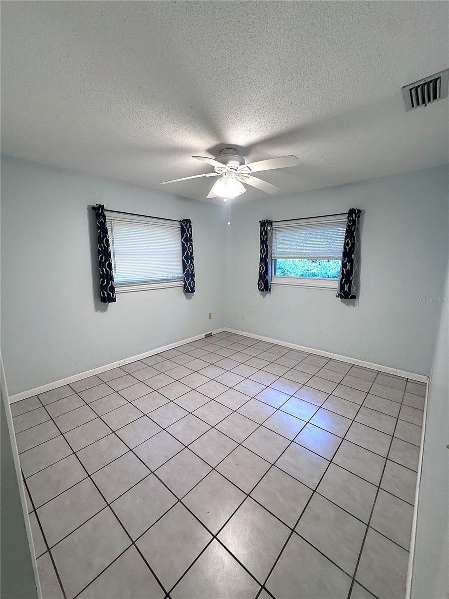 3 Elizabeth Dr E Property Photo 10