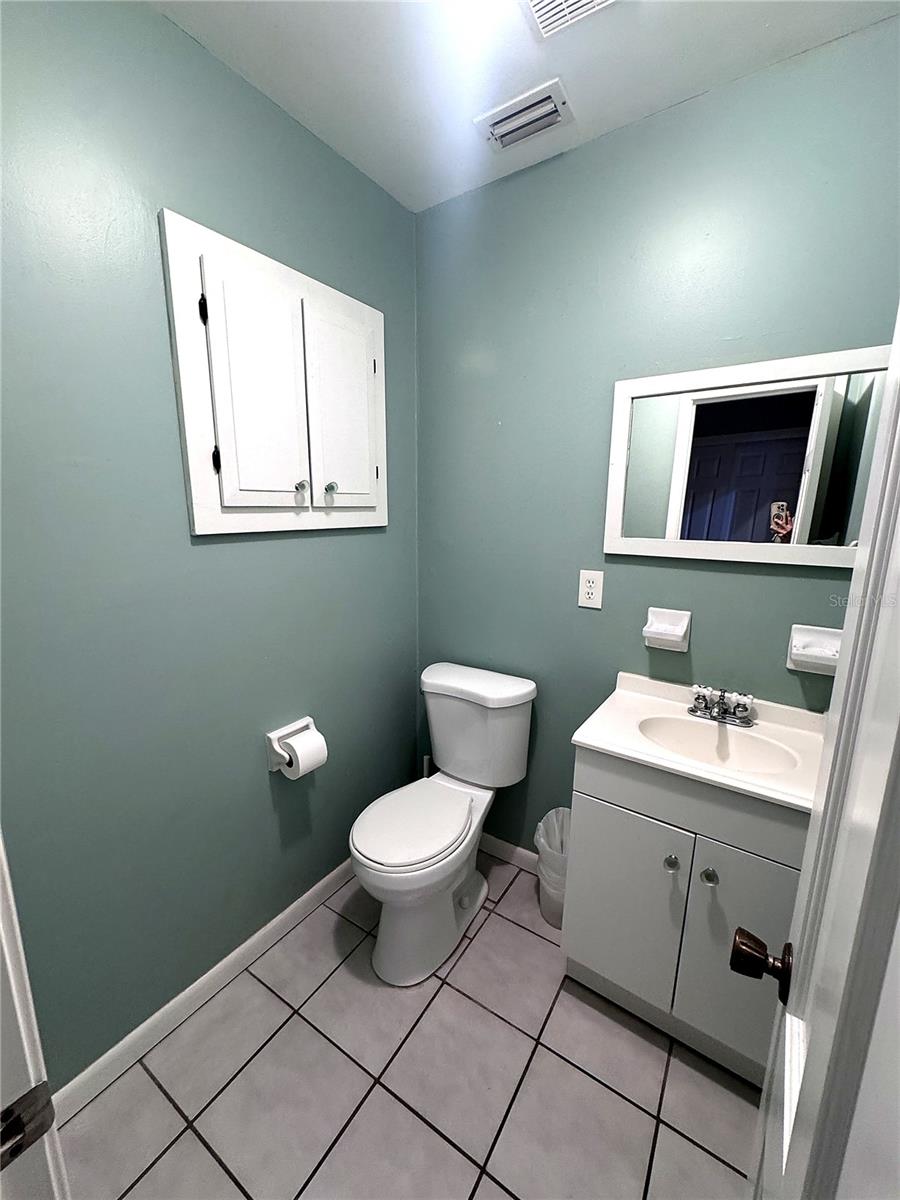 3 Elizabeth Dr E Property Photo 11