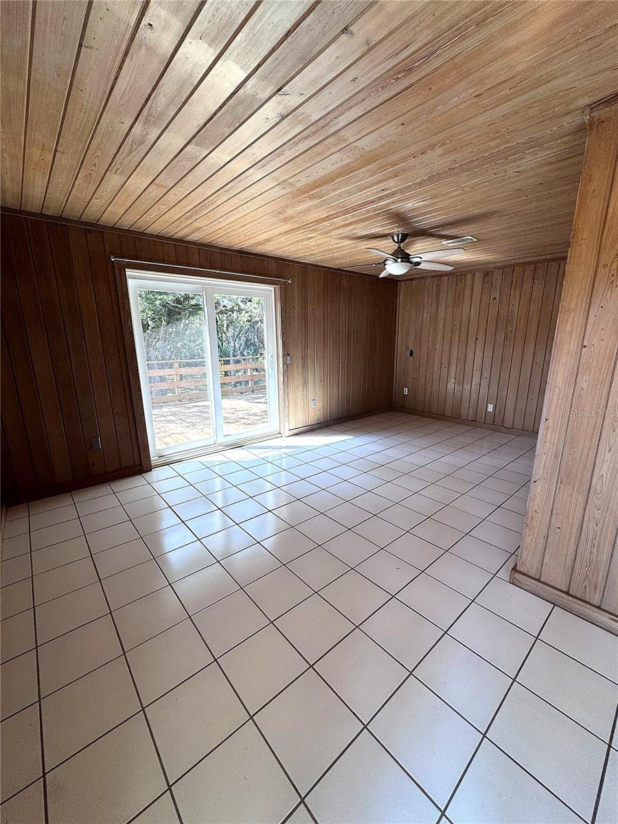 3 Elizabeth Dr E Property Photo 16