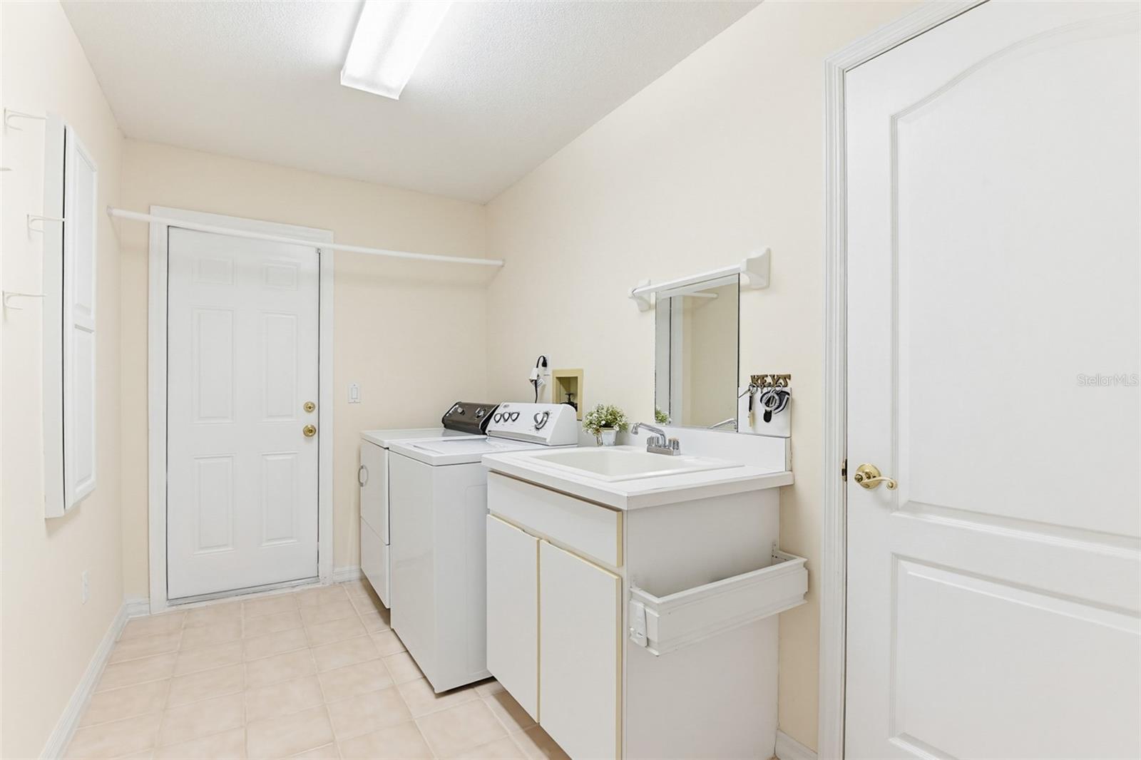 68 Webster Lane Property Photo 28