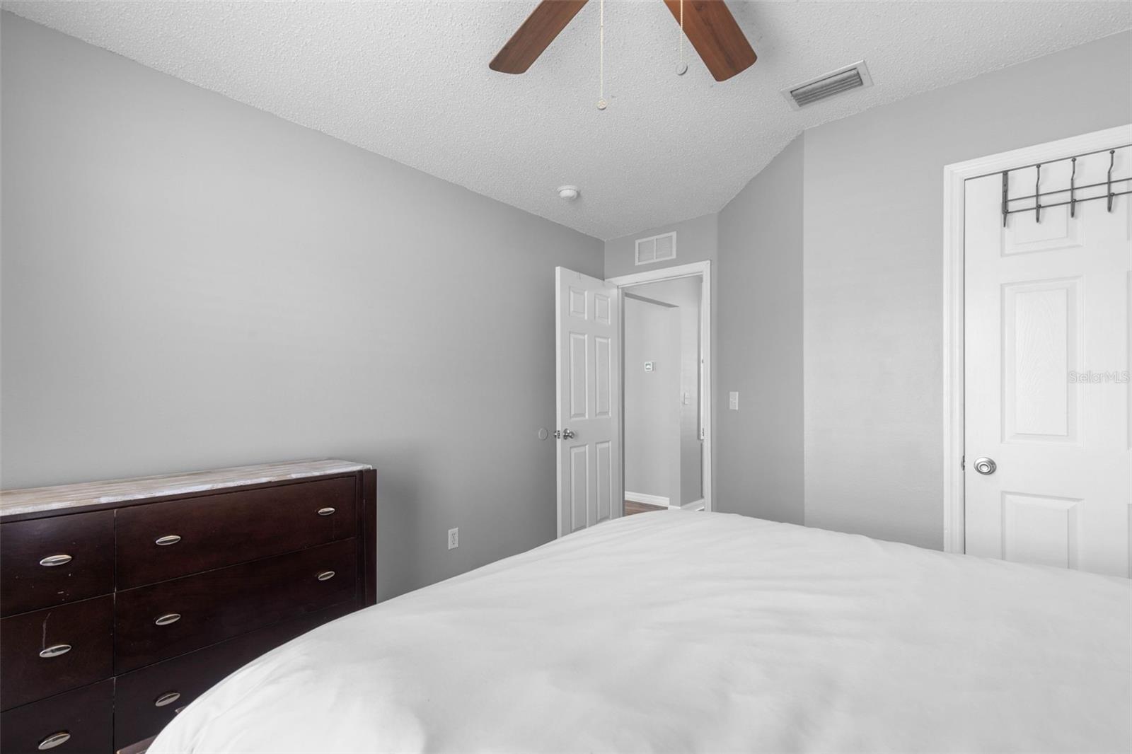 34 Forest Grove Dr Property Photo 28