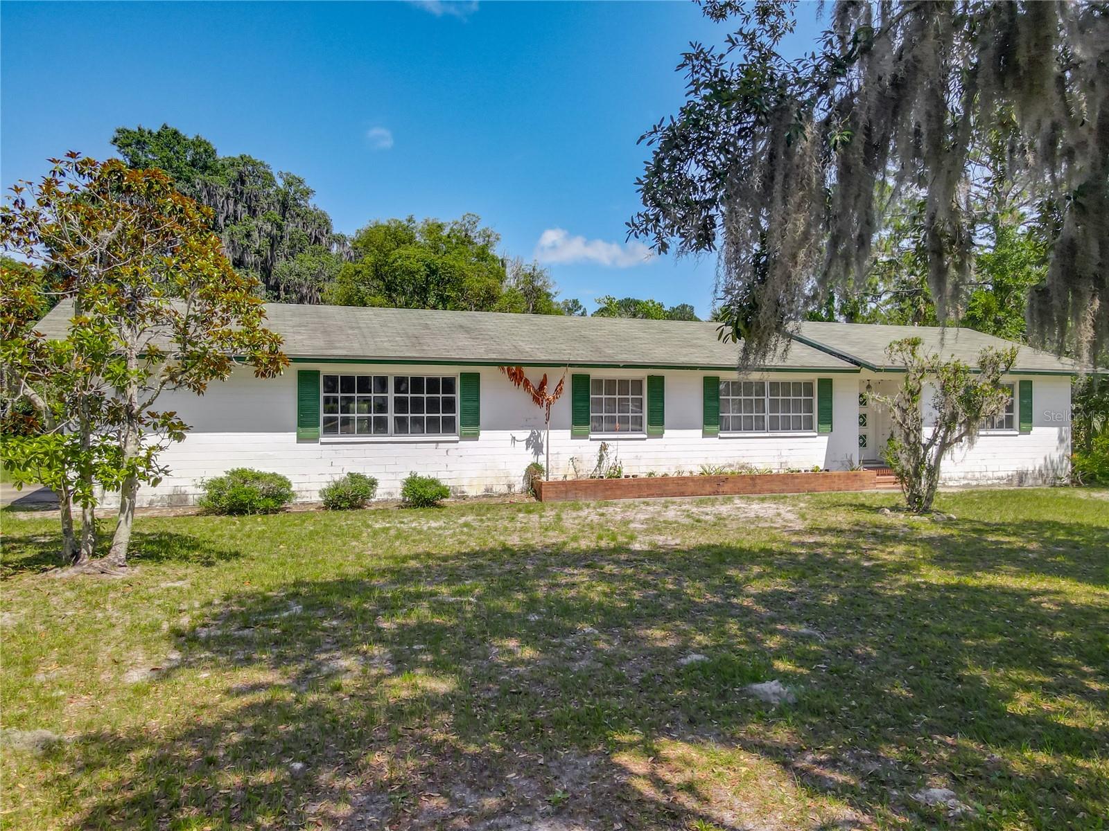 10 Mirror Lake Dr Property Photo 2