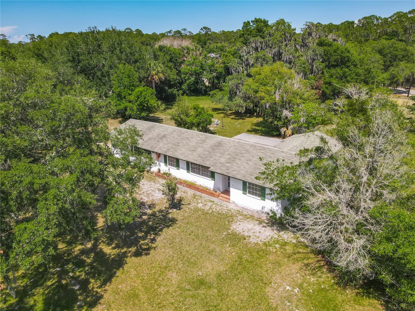 10 Mirror Lake Dr Property Photo 4