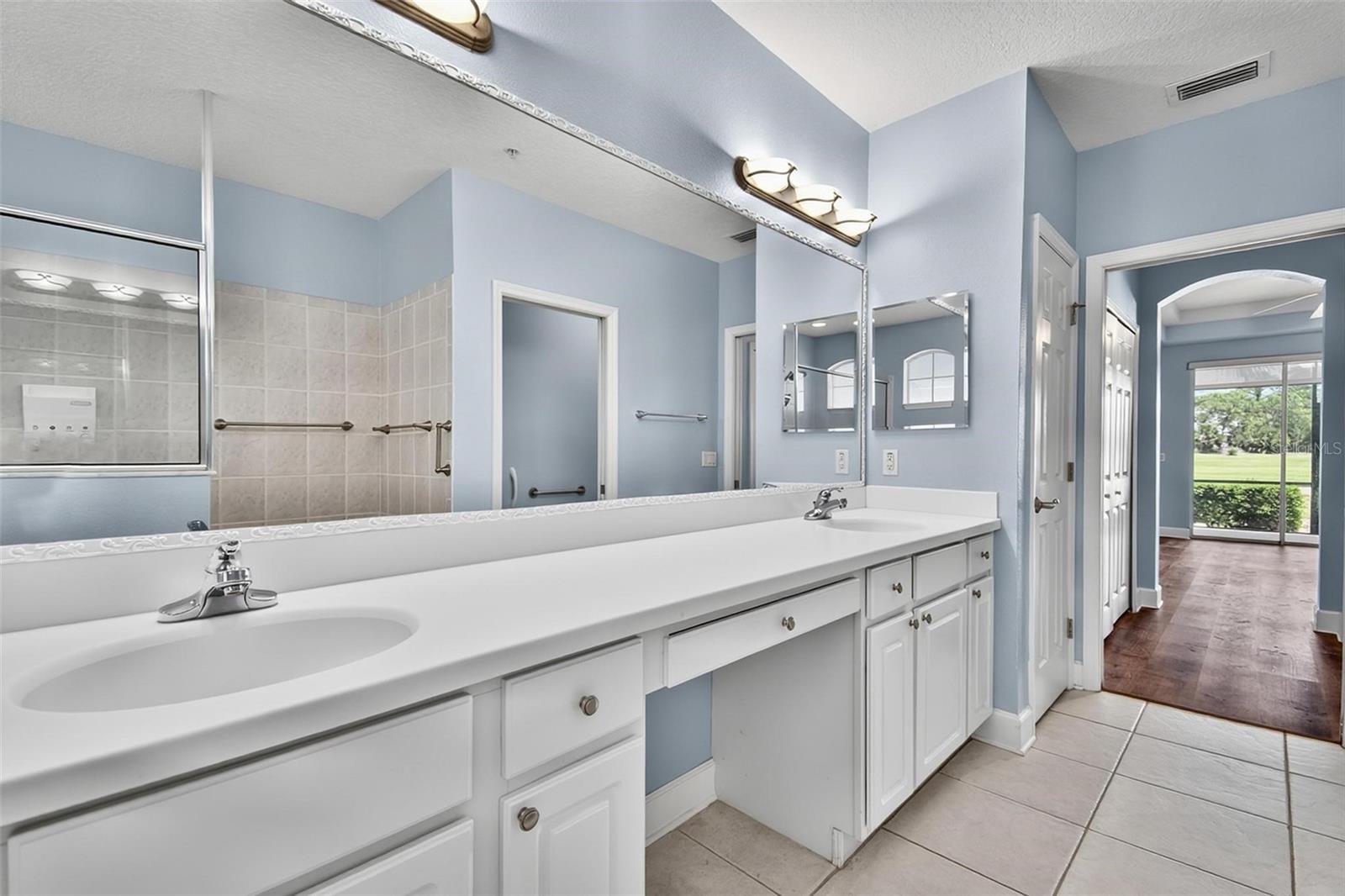 200 Riverfront Dr #d103 Property Photo 15