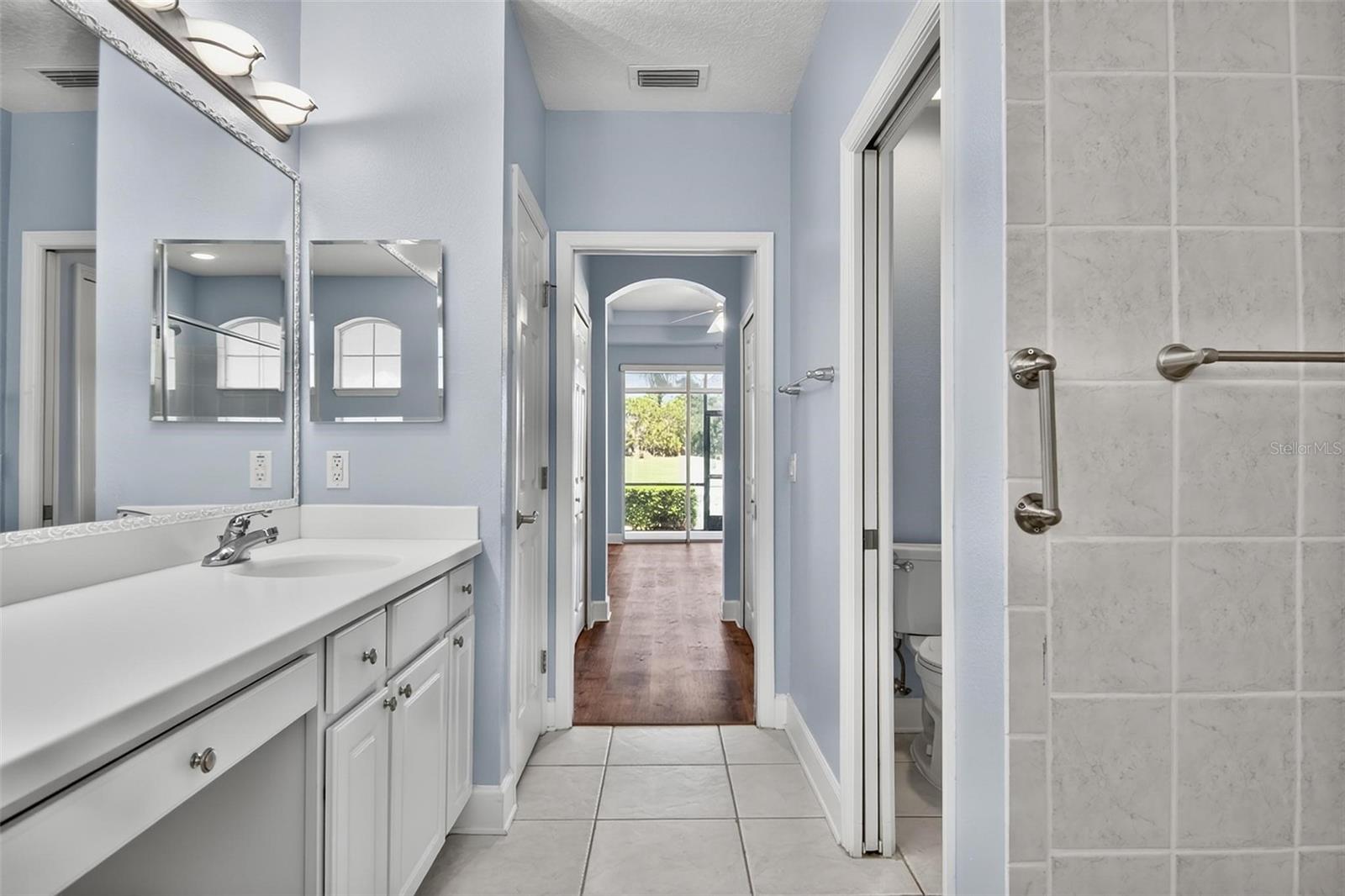 200 Riverfront Dr #d103 Property Photo 18