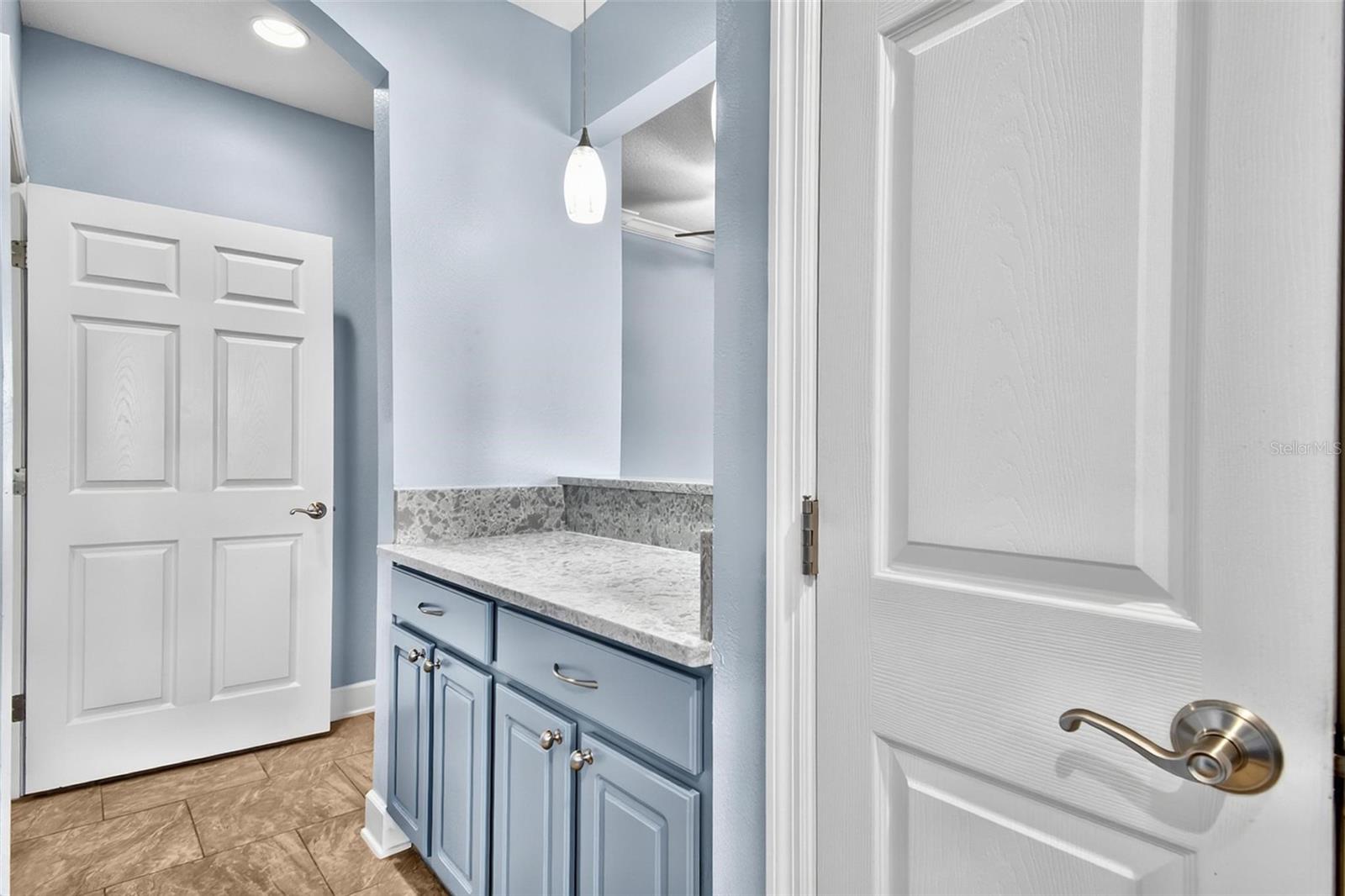 200 Riverfront Dr #d103 Property Photo 30