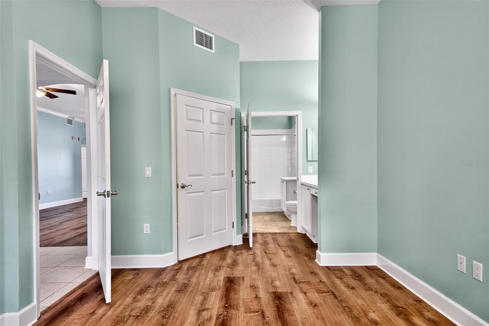 200 Riverfront Dr #d103 Property Photo 38