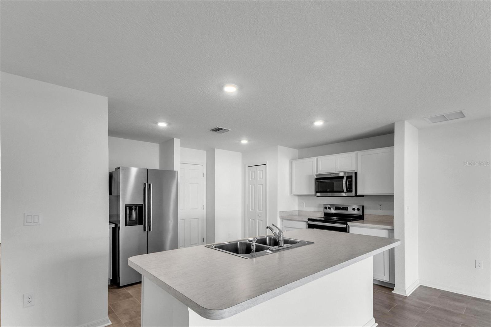 22 Round Tree Dr Property Photo 8