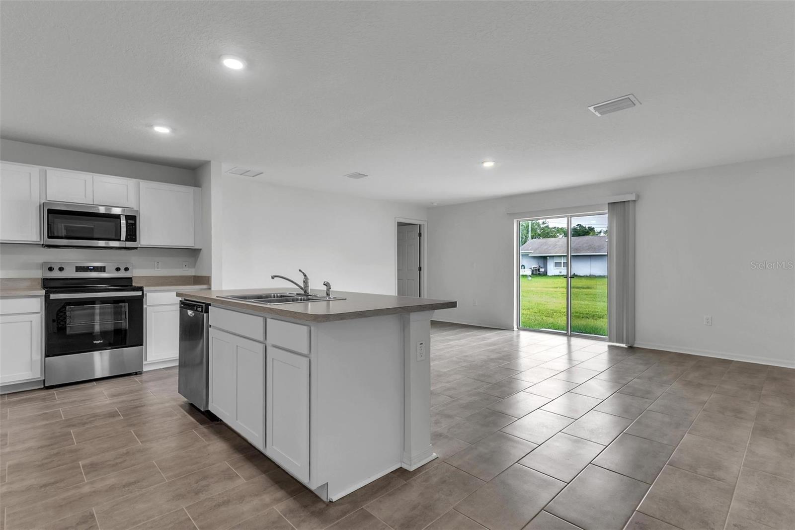 22 Round Tree Dr Property Photo 10