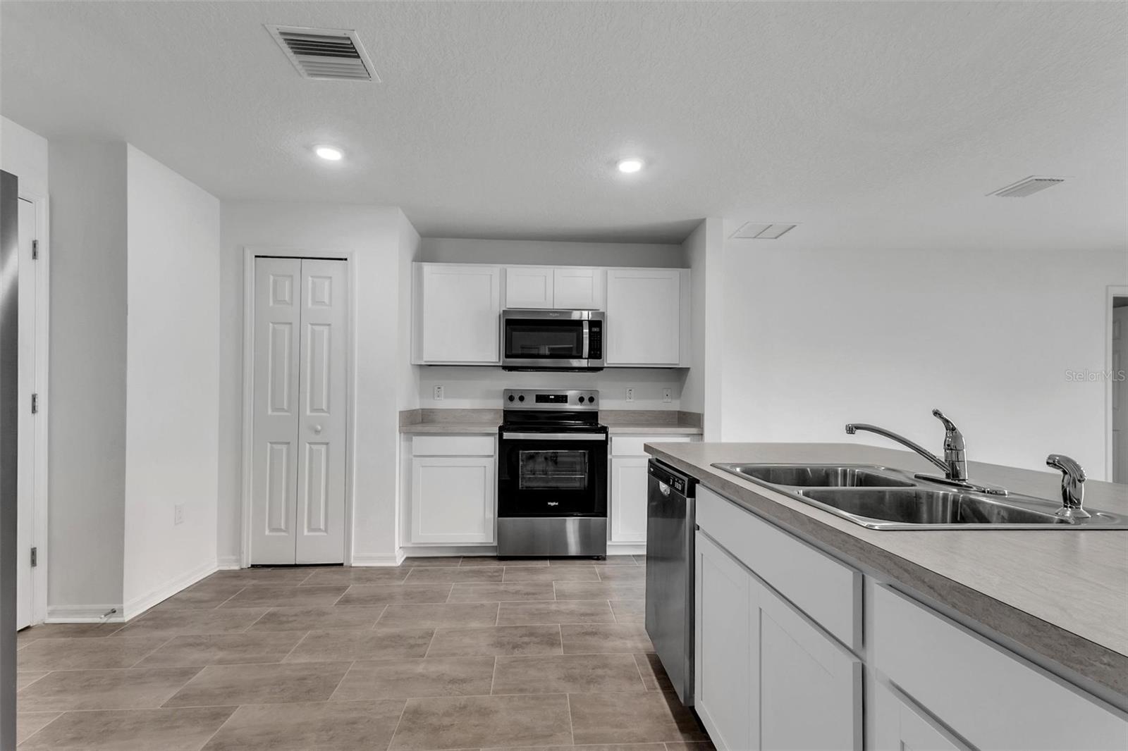 22 Round Tree Dr Property Photo 13