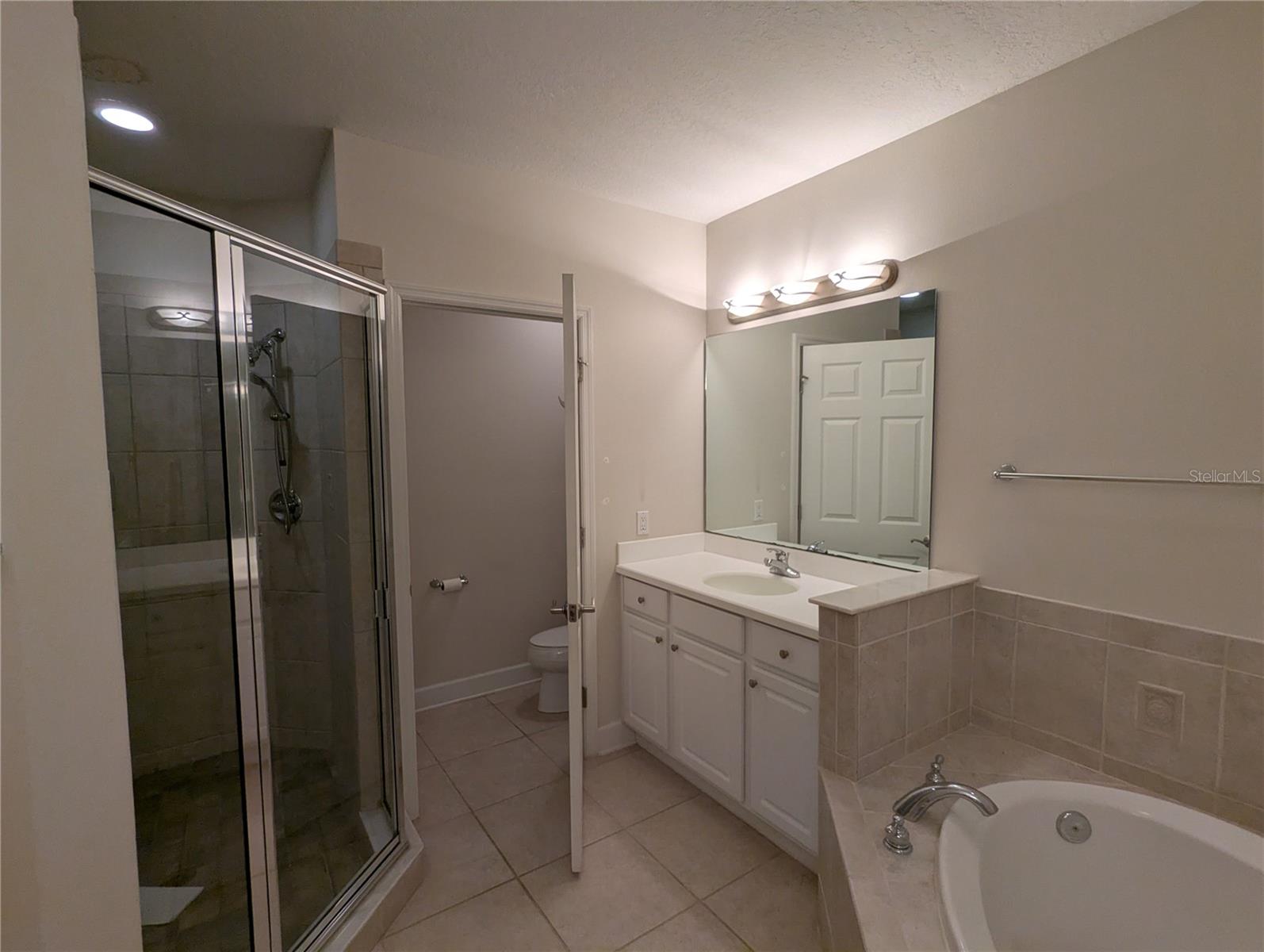 200 Riverfront Dr #d101 Property Photo 11