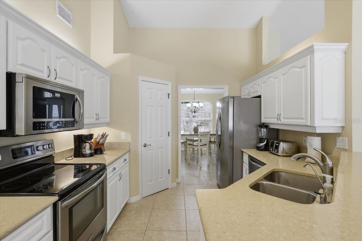 36 Cloverdale Ct N Property Photo 6