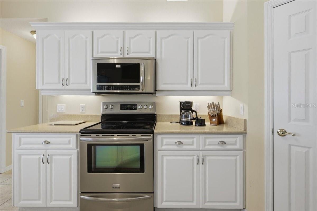 36 Cloverdale Ct N Property Photo 8