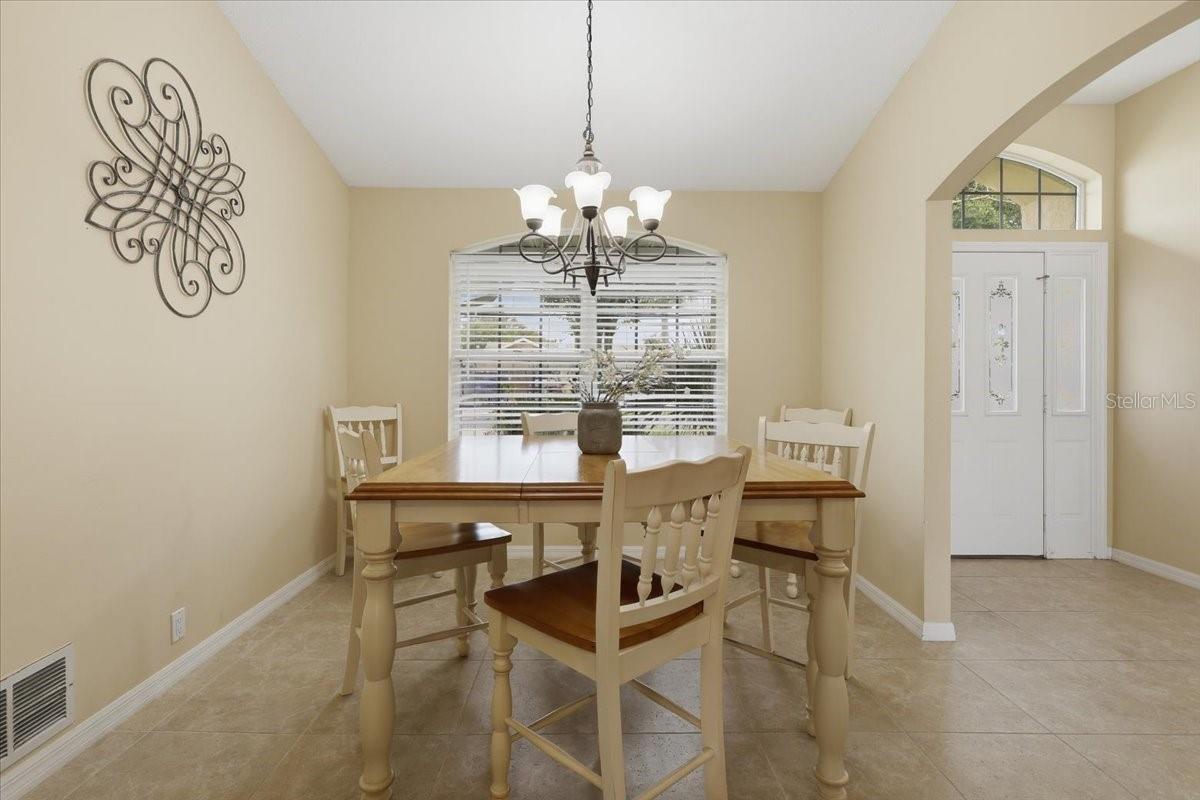 36 Cloverdale Ct N Property Photo 12