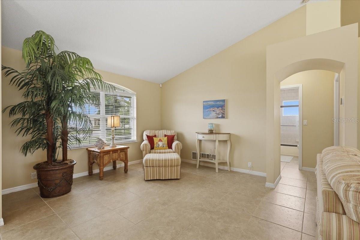36 Cloverdale Ct N Property Photo 17