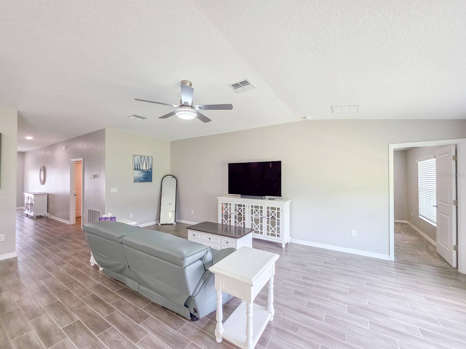 207 Winged Foot Ln Property Photo 9