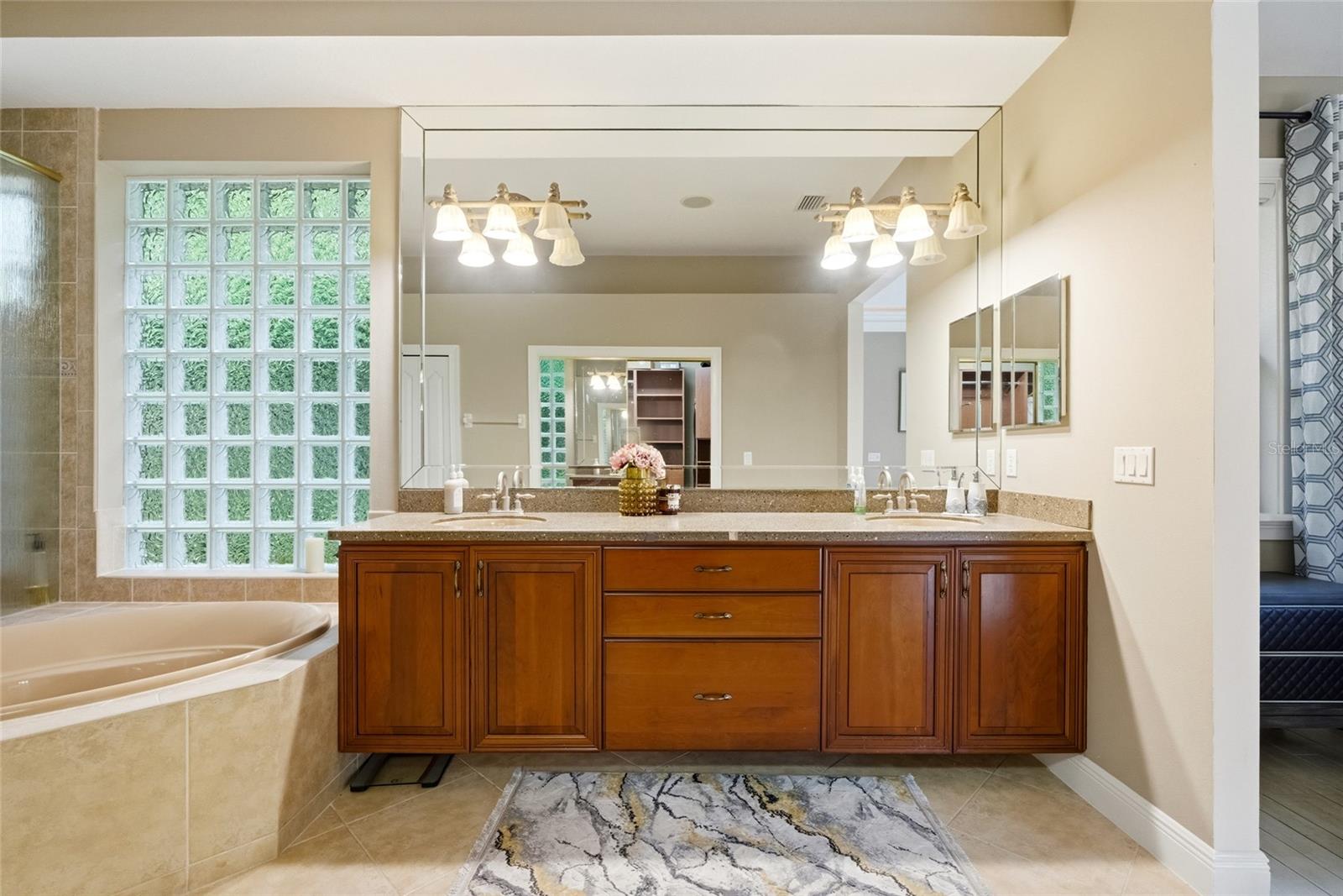 3 Flagship Ct Property Photo 28