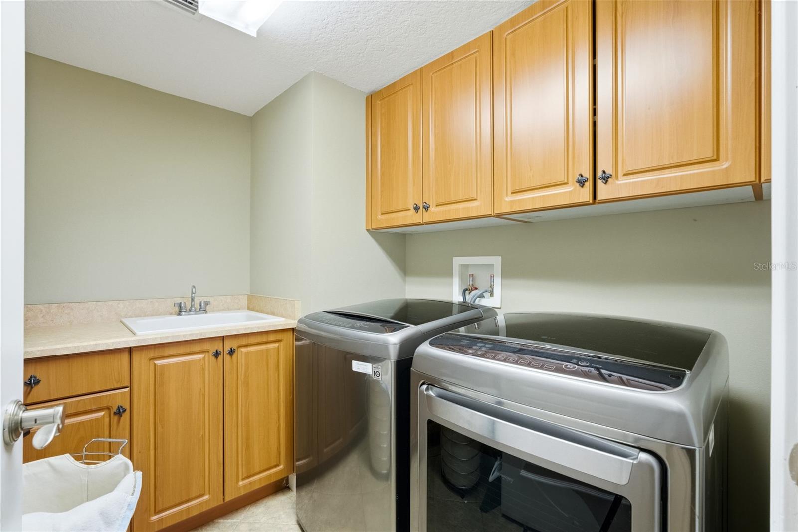 3 Flagship Ct Property Photo 35