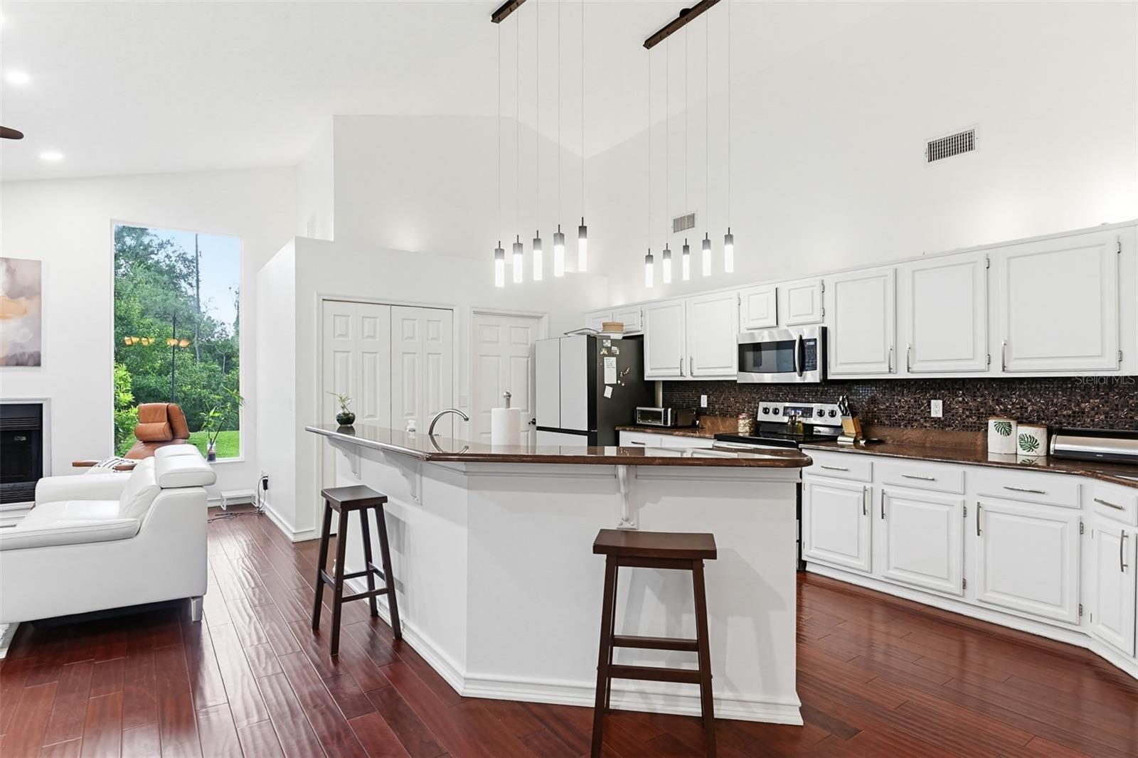 114 Shadowcreek Way Property Photo 3