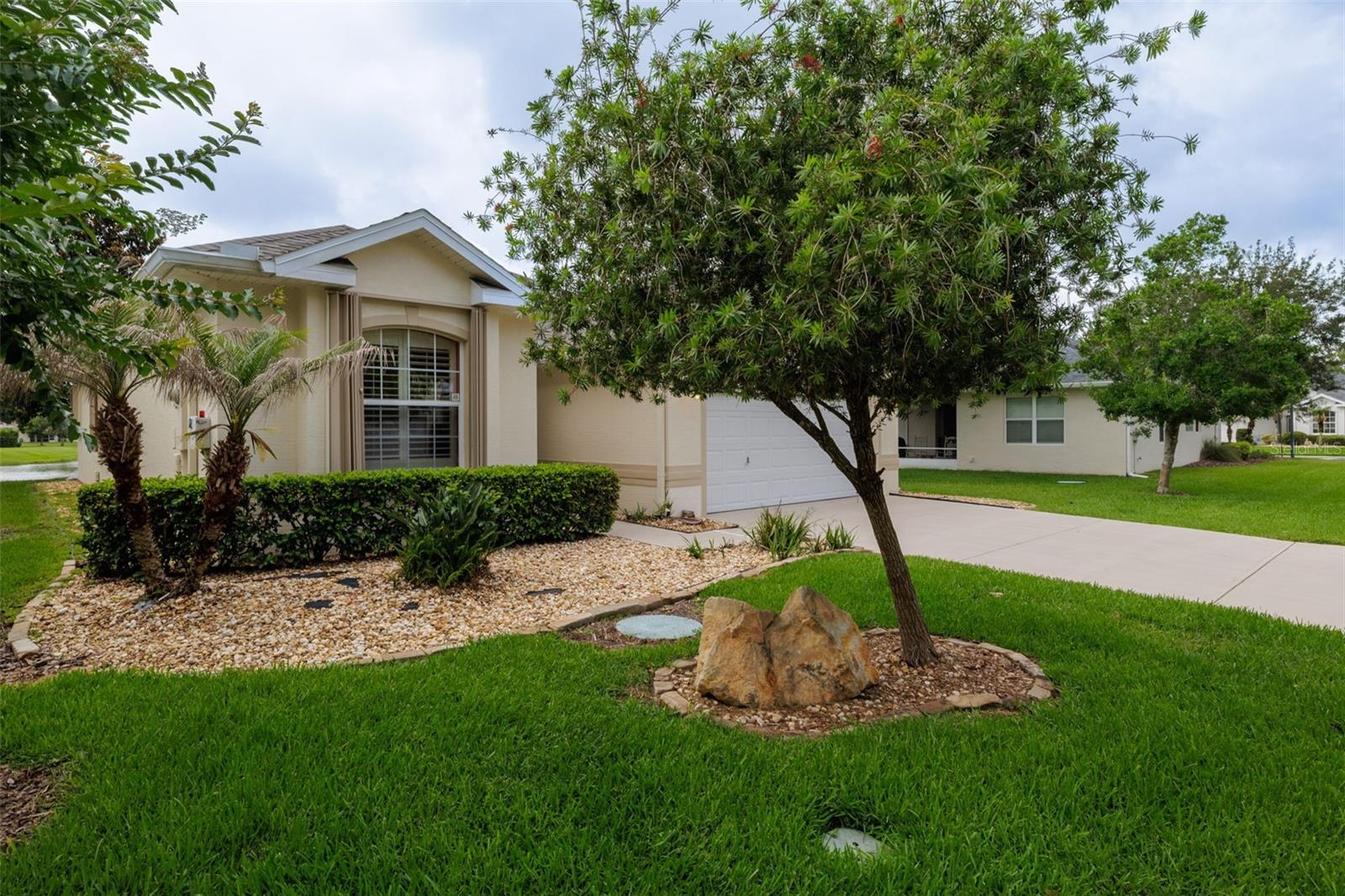 61 Raintree Cir Property Photo 2
