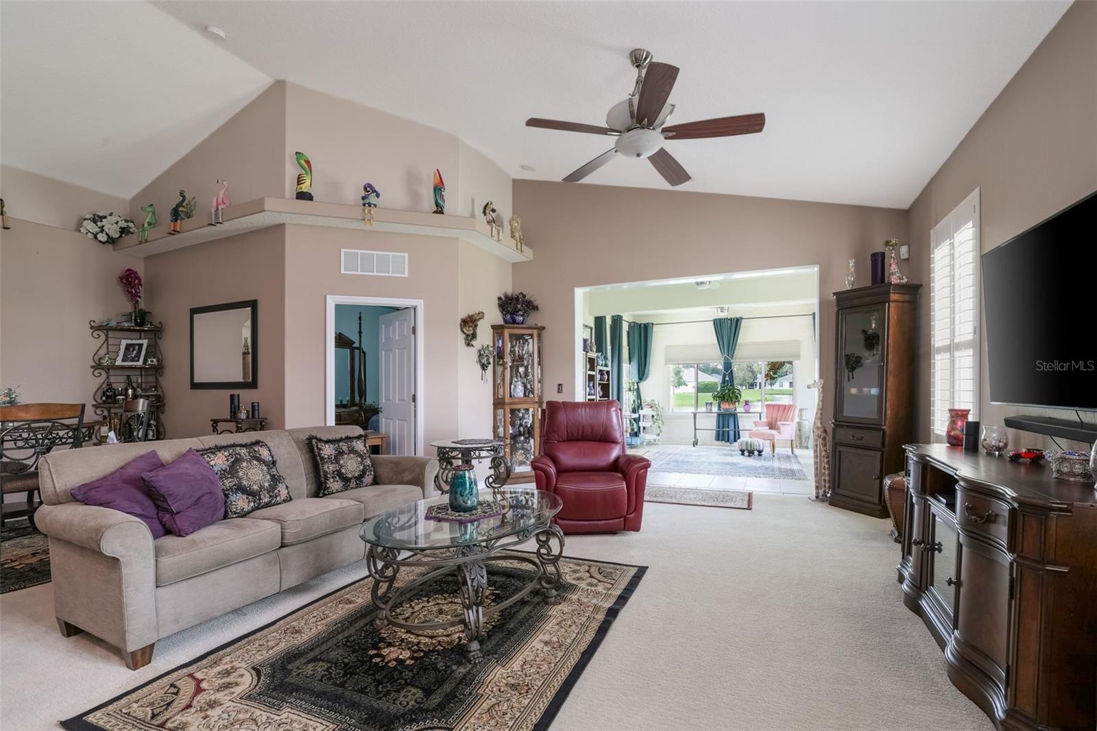 61 Raintree Cir Property Photo 12