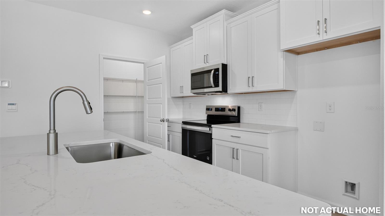 157 Springwood Dr Property Photo 6