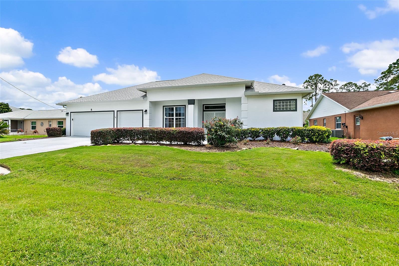 8 EASTGATE LN