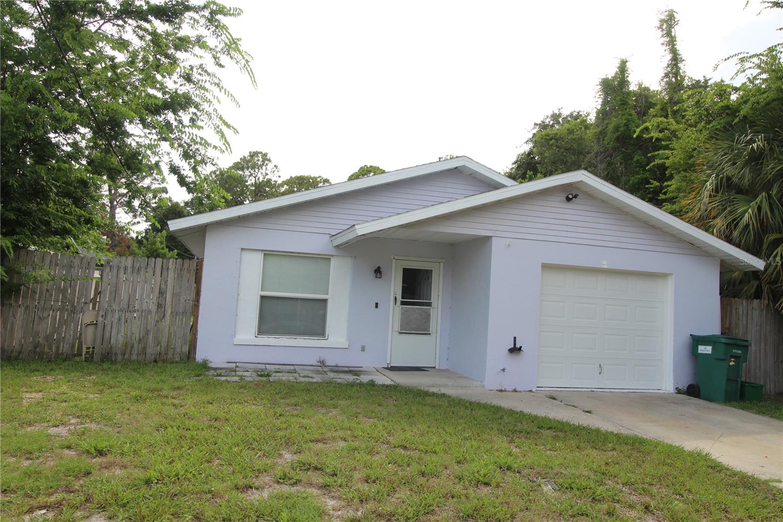 812 OLEANDER AVE
