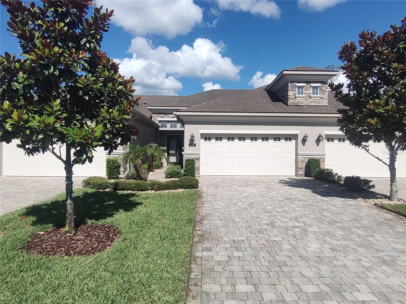 727 Aldenham Ln Property Photo 2
