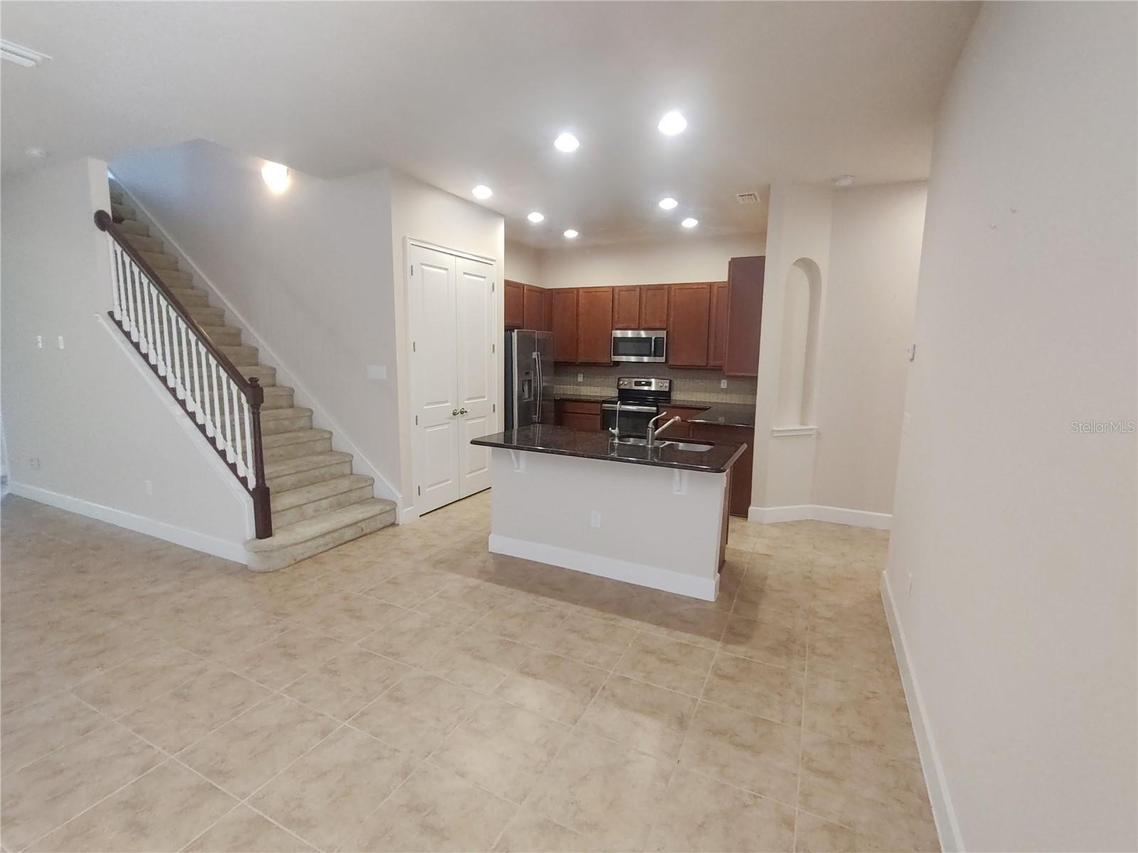 727 Aldenham Ln Property Photo 10