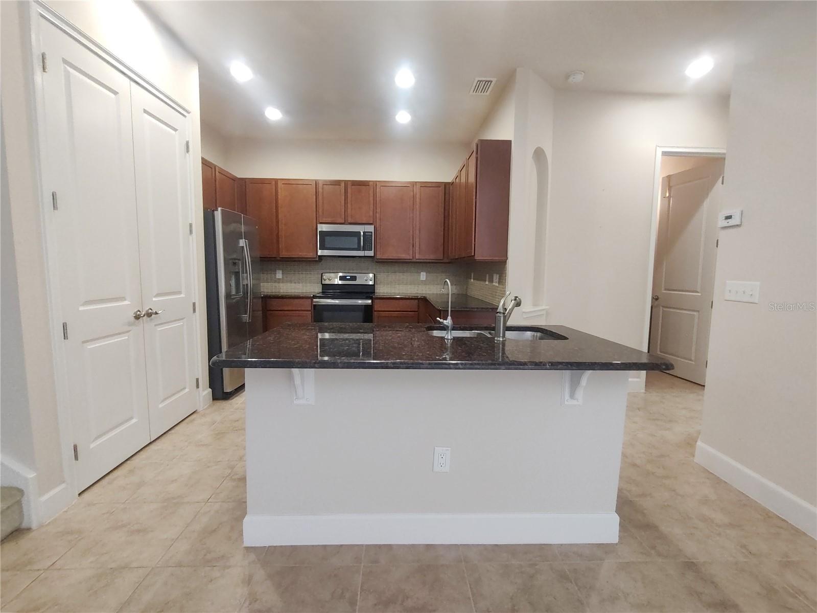 727 Aldenham Ln Property Photo 11