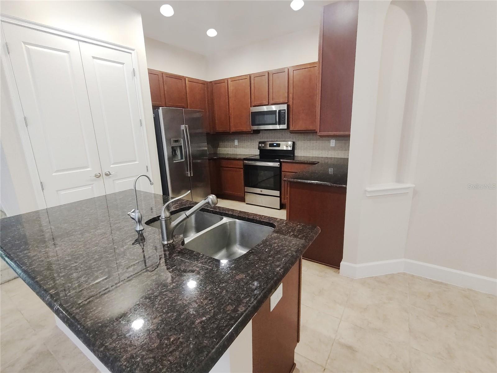 727 Aldenham Ln Property Photo 13