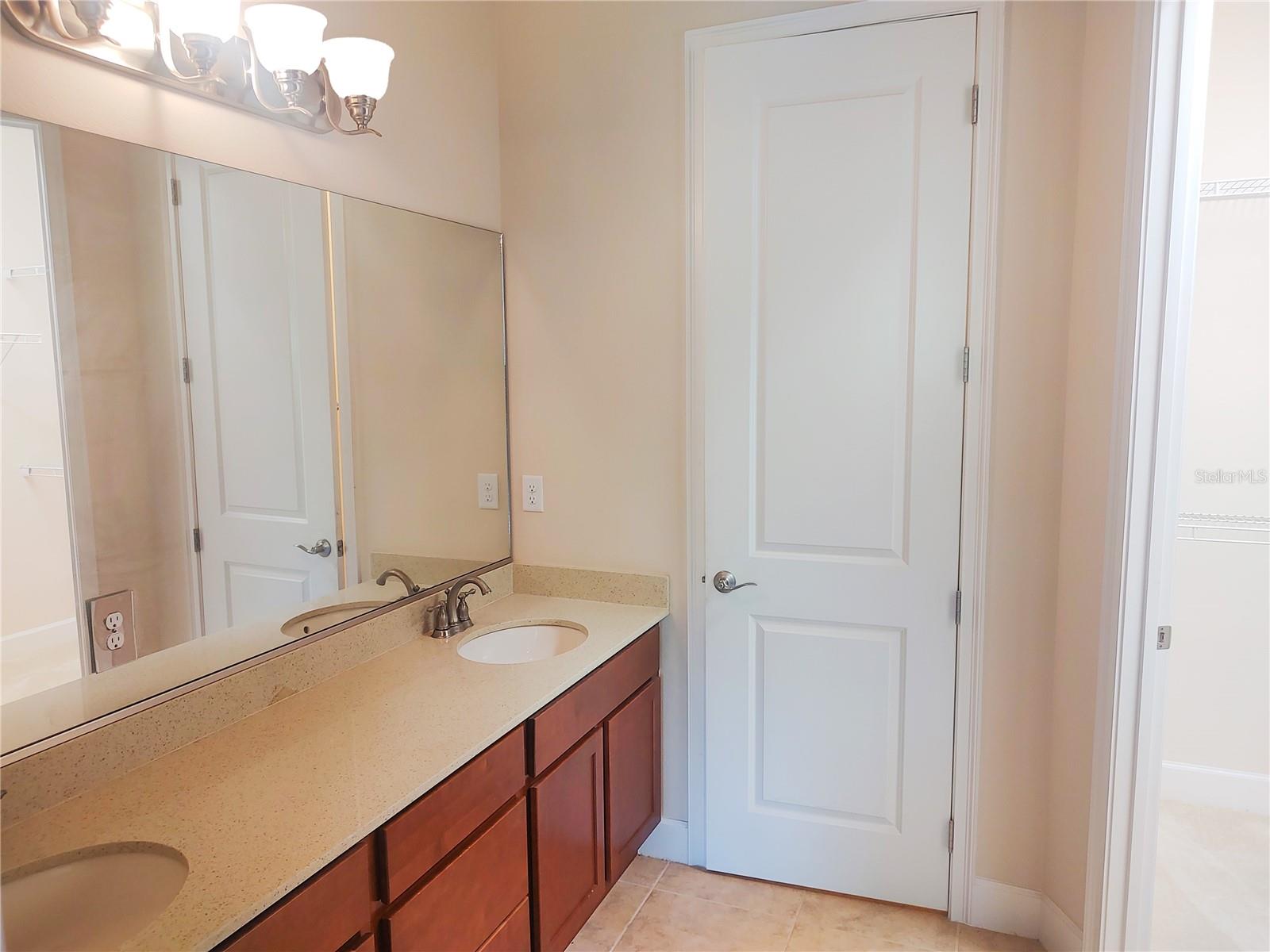727 Aldenham Ln Property Photo 22