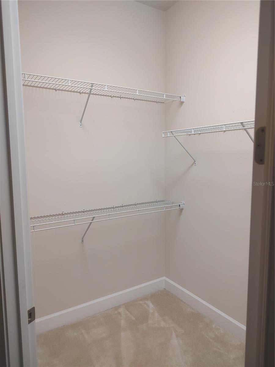 727 Aldenham Ln Property Photo 24