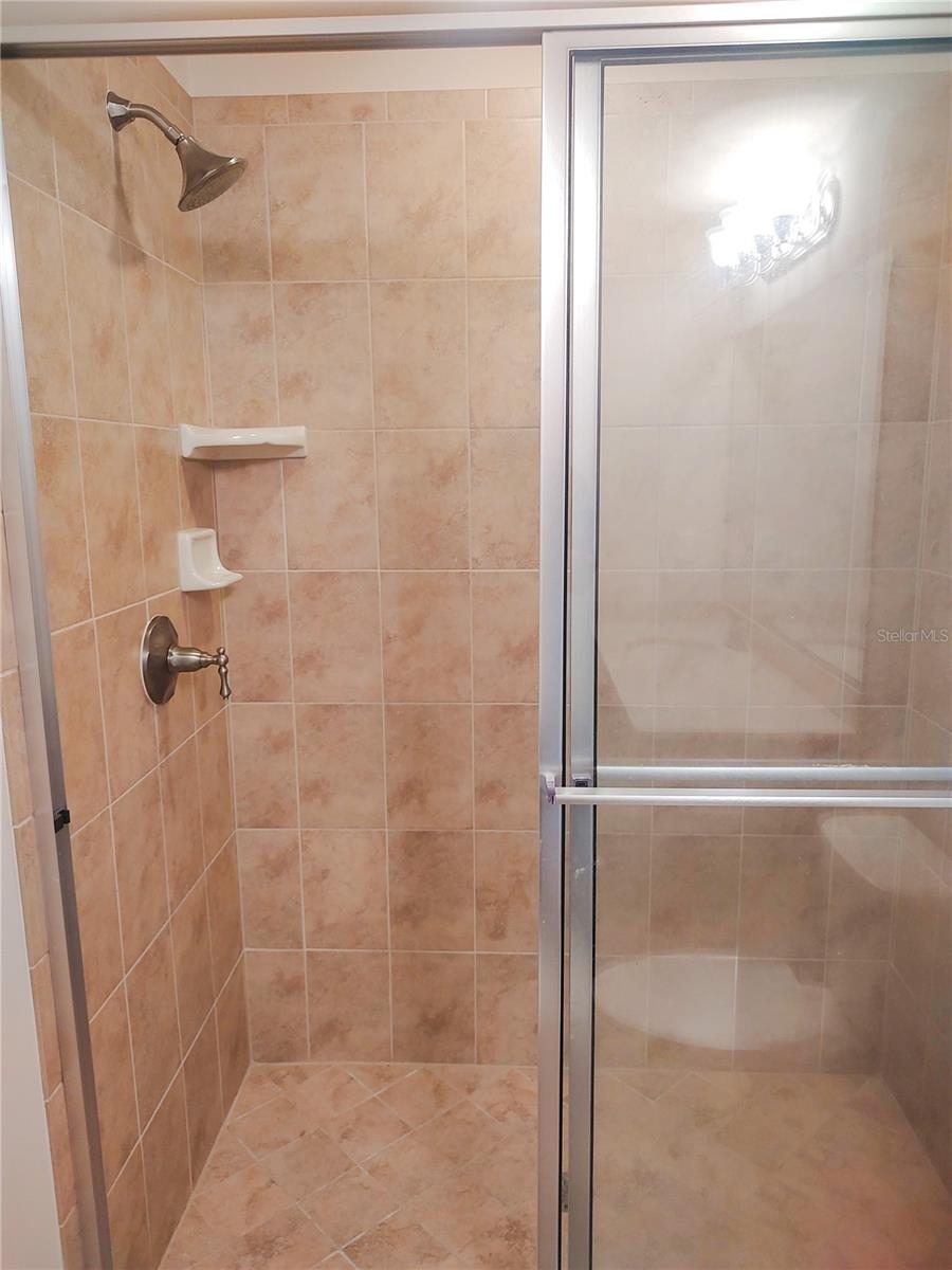 727 Aldenham Ln Property Photo 33