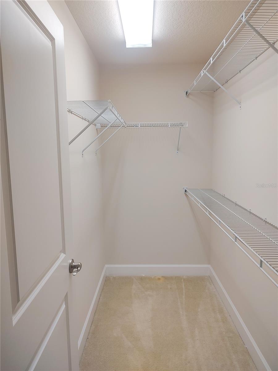 727 Aldenham Ln Property Photo 36