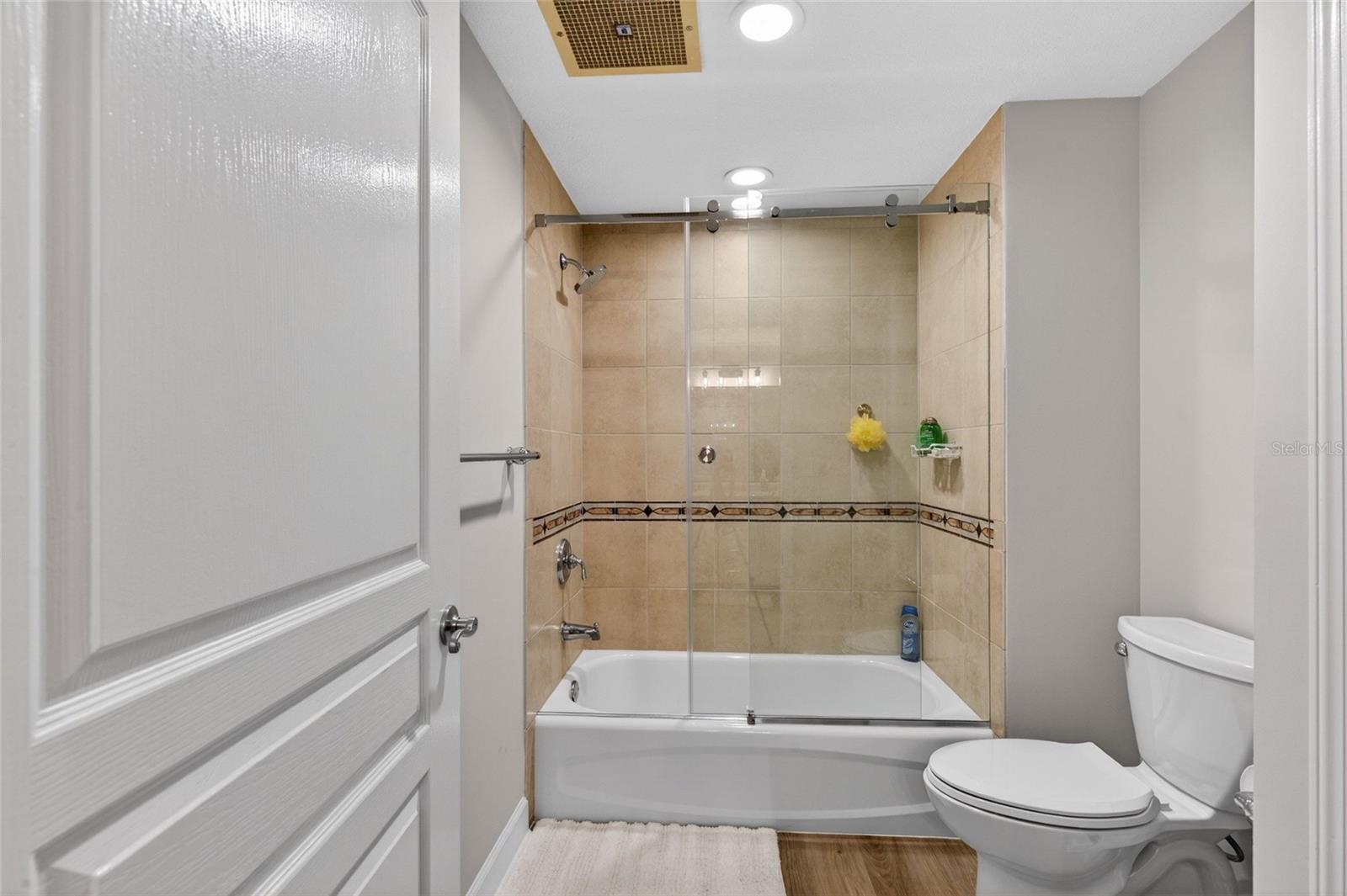 200 Ocean Crest Dr #812 Property Photo 31
