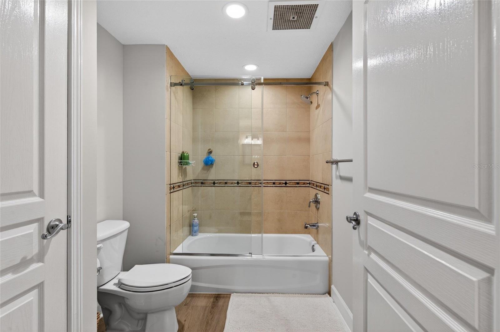 200 Ocean Crest Dr #812 Property Photo 35