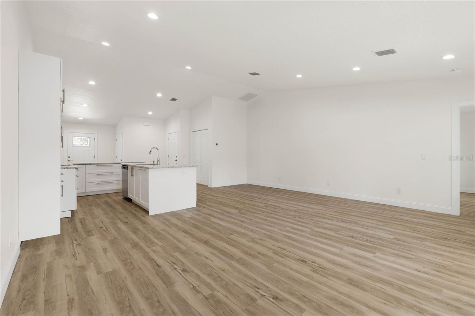 28 Woodston Ln Property Photo 6