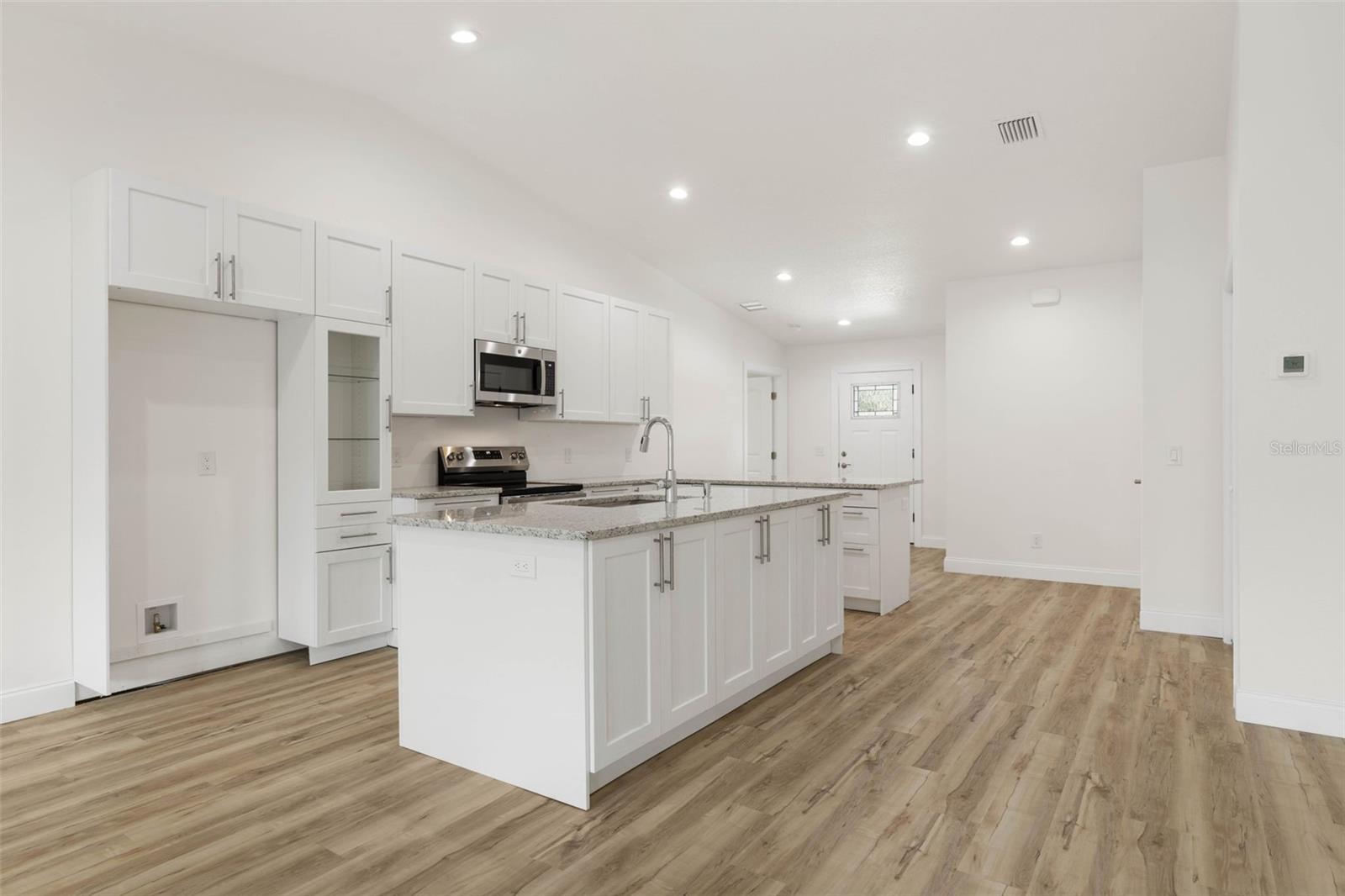 28 Woodston Ln Property Photo 8