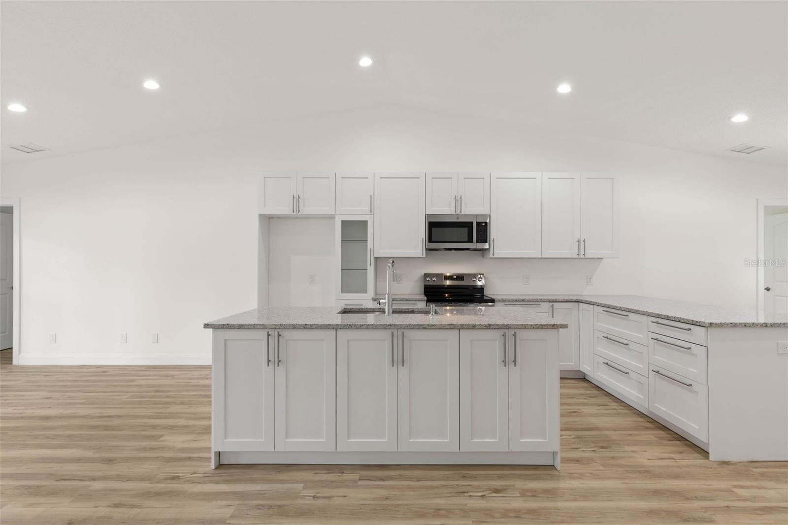 28 Woodston Ln Property Photo 9