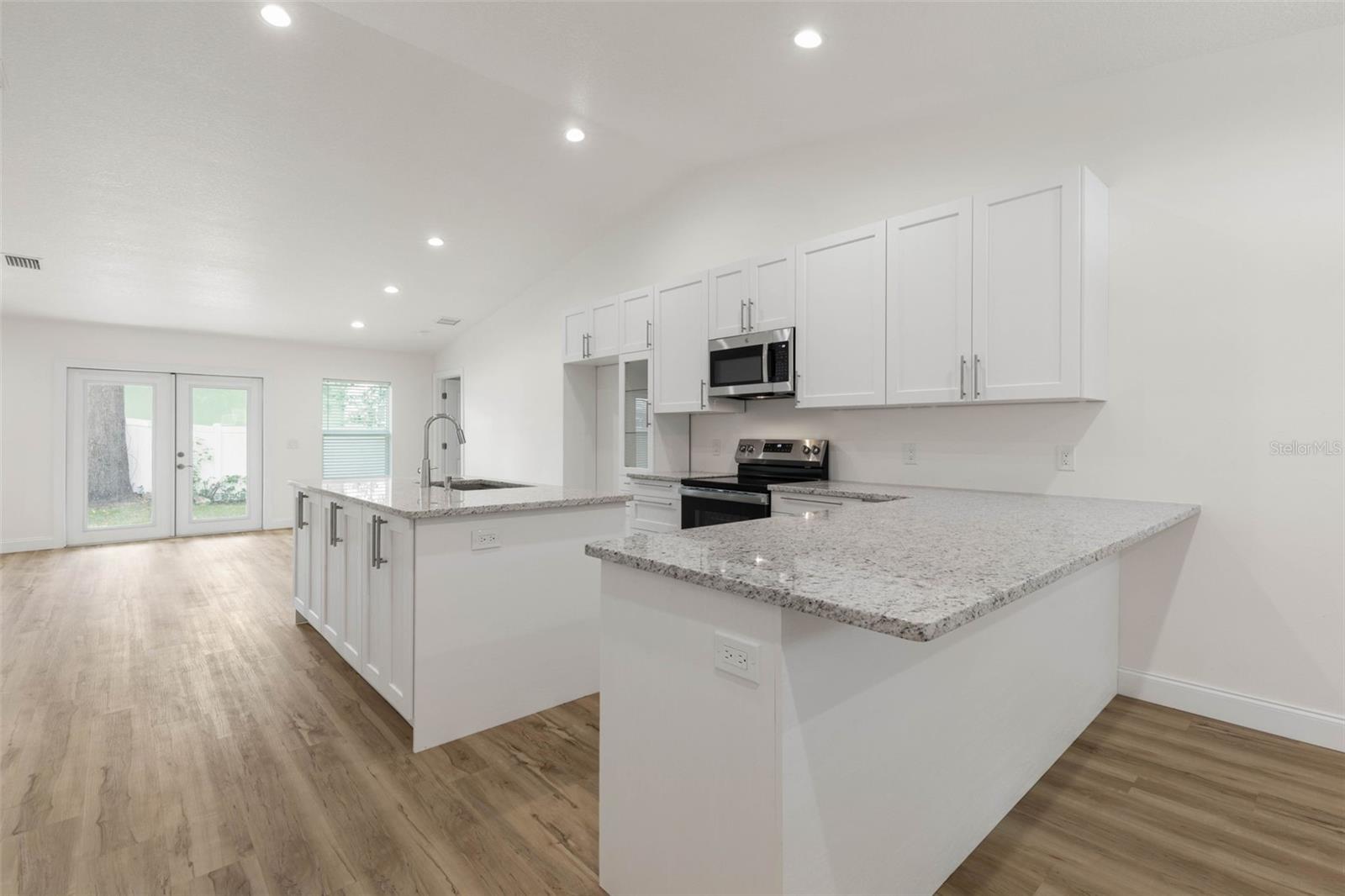 28 Woodston Ln Property Photo 10