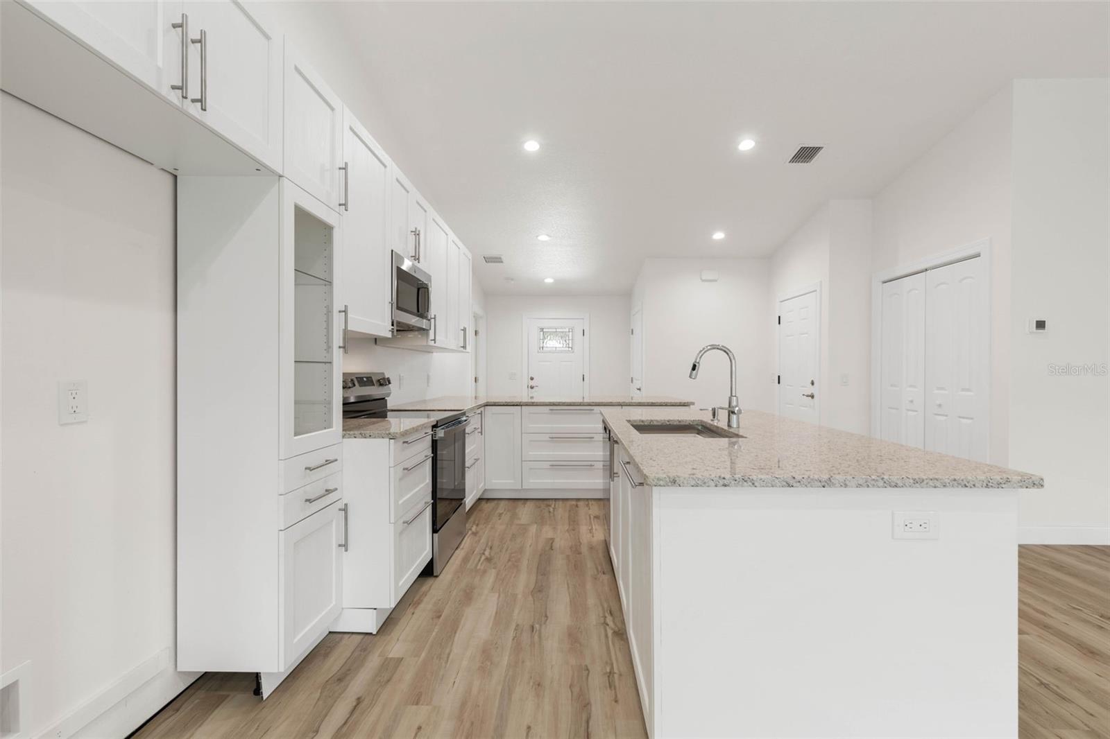 28 Woodston Ln Property Photo 12